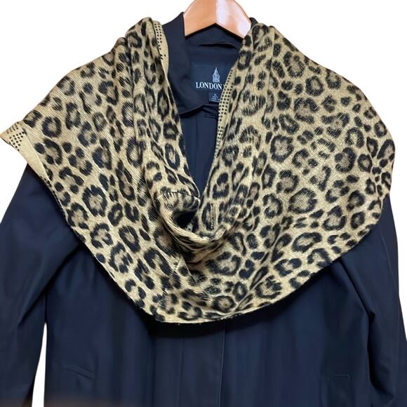 Michael Kors Reversable Infinity Scarf. OS - Picture 1 of 4